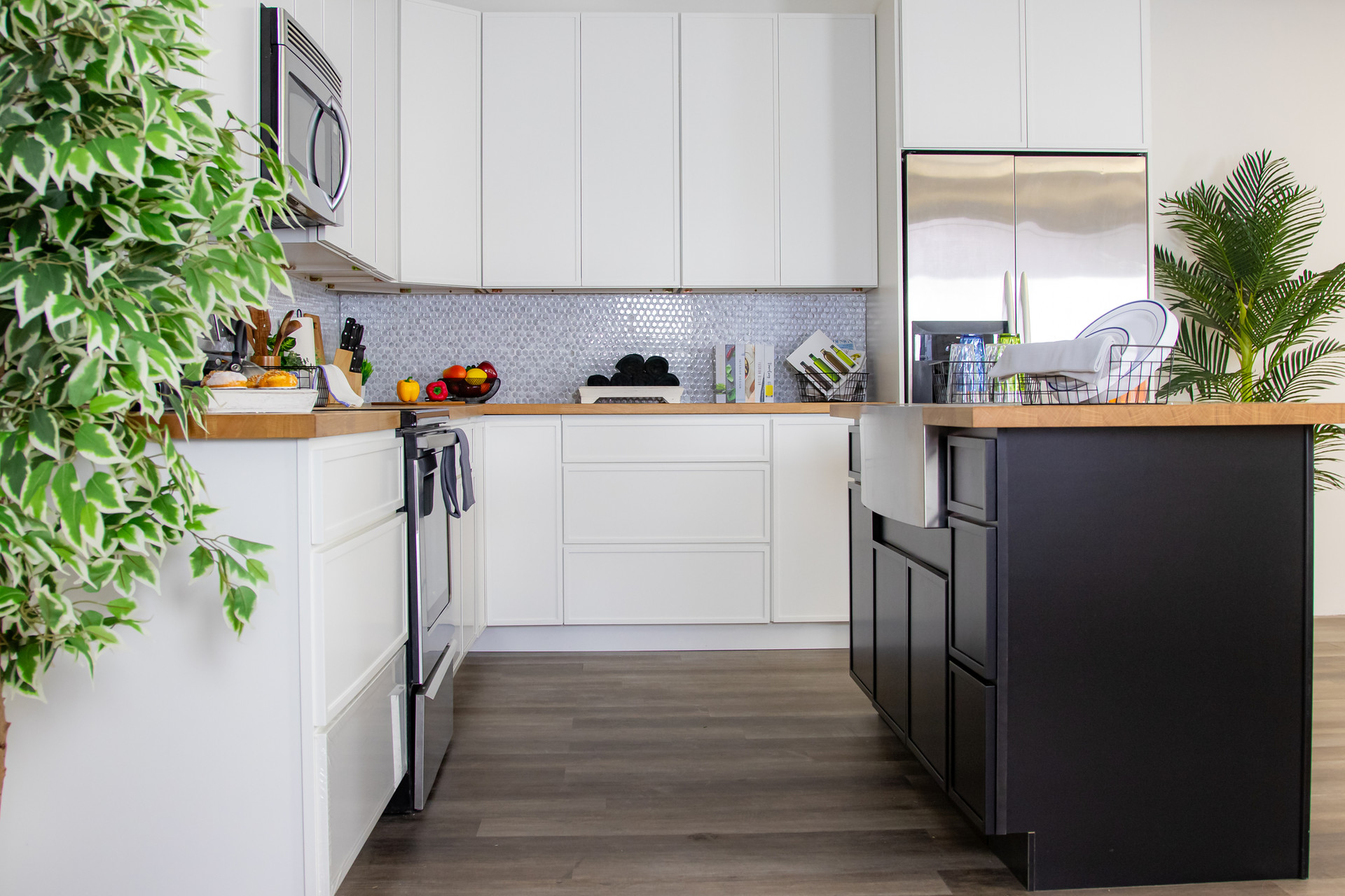 Larchmont White kitchen cabinets
